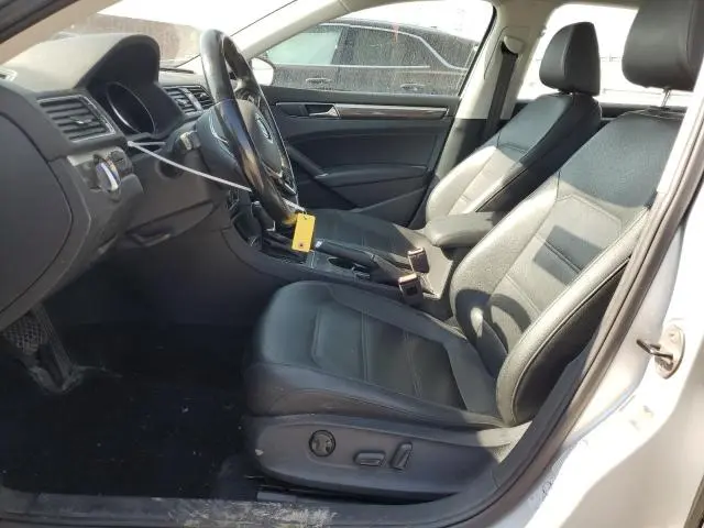 2017 VOLKSWAGEN PASSAT SE  