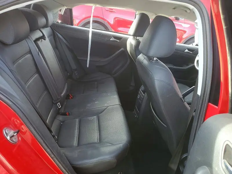 2011 VOLKSWAGEN JETTA SE  