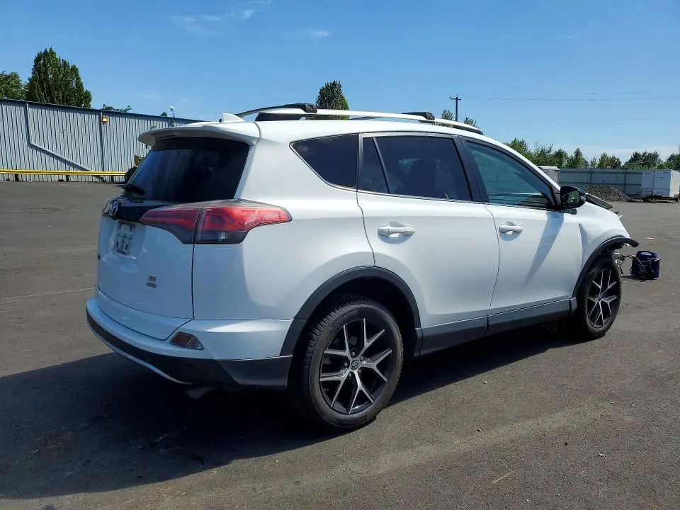 2016 TOYOTA RAV4 SE  