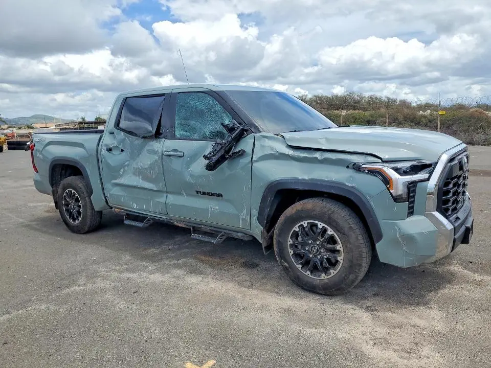 2025 TOYOTA TUNDRA SR5  