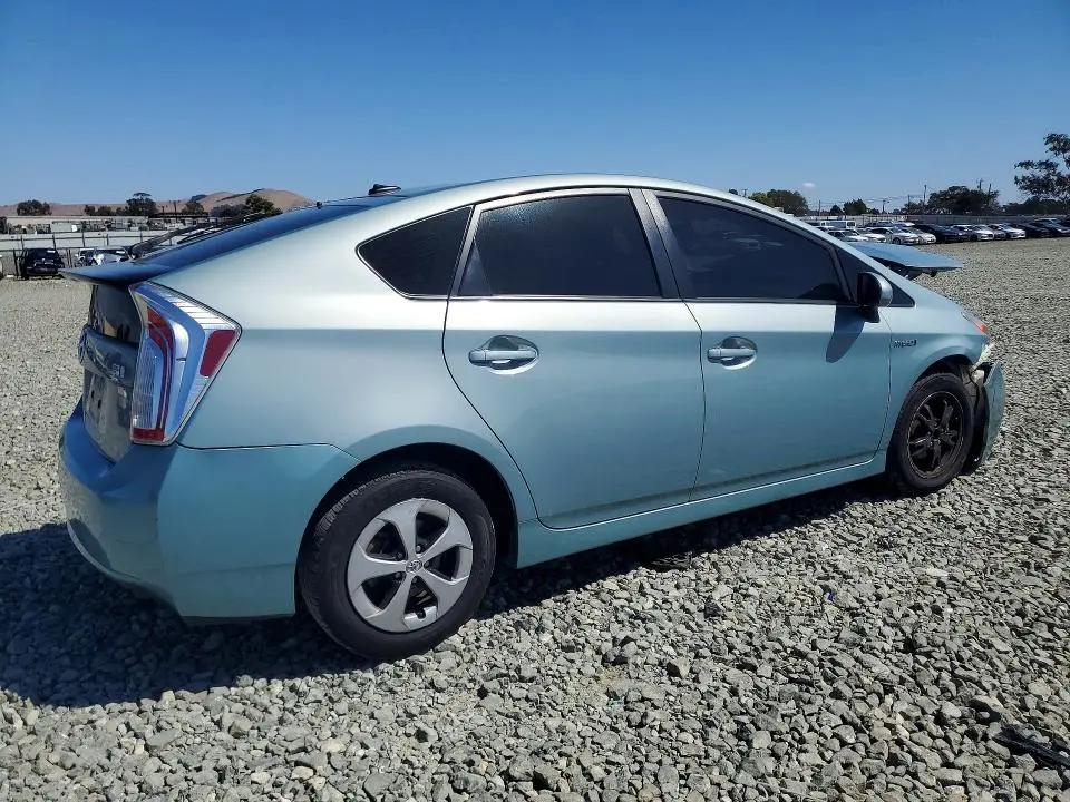 2015 TOYOTA PRIUS THREE  