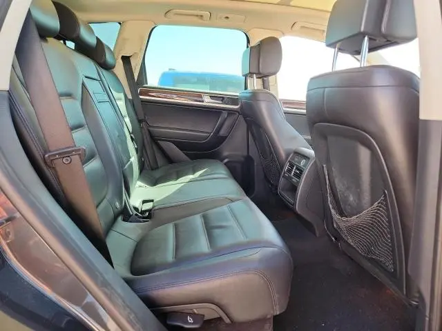 2016 VOLKSWAGEN TOUAREG SPORT  