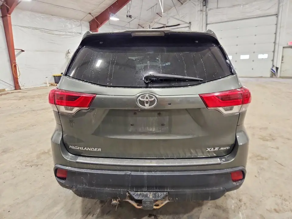 2017 TOYOTA HIGHLANDER XLE  
