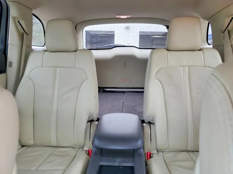 2015 LINCOLN MKT   