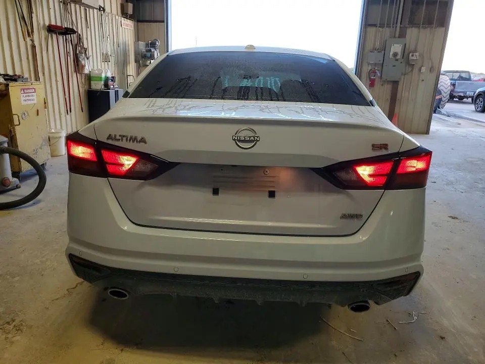 2024 NISSAN ALTIMA SR  