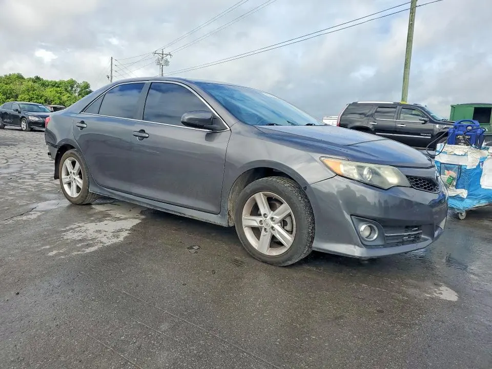 2014 TOYOTA CAMRY SE  