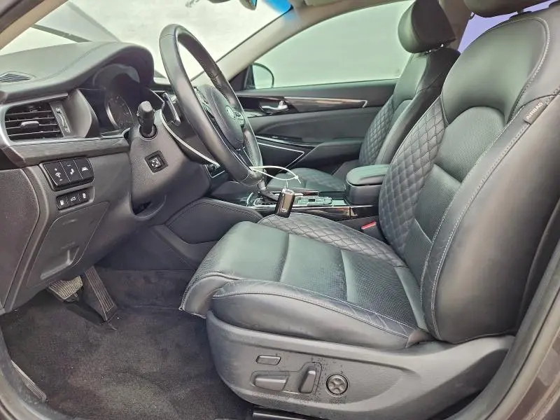 2019 KIA CADENZA LUXURY  