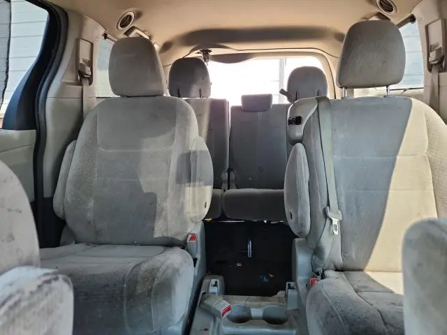 2015 TOYOTA SIENNA LE  