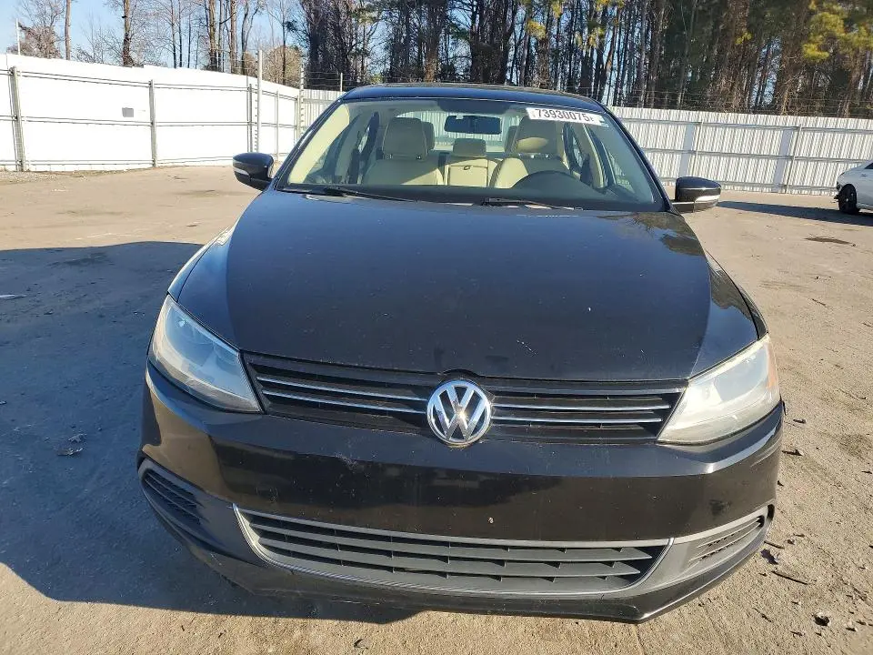 2013 VOLKSWAGEN JETTA SE  