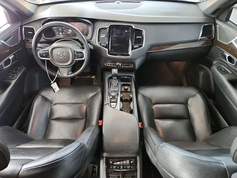 2017 VOLVO XC90 T6  