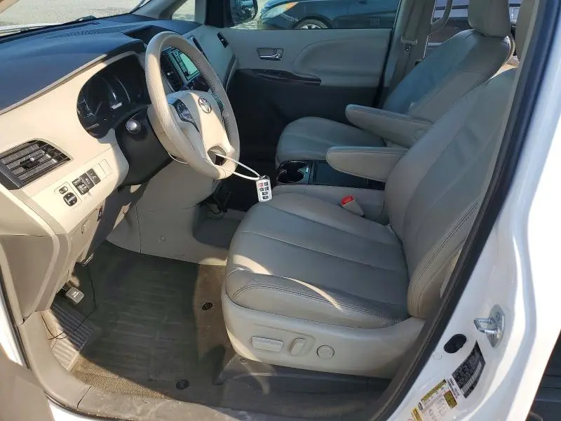 2014 TOYOTA SIENNA XLE 8-PASSENGER  