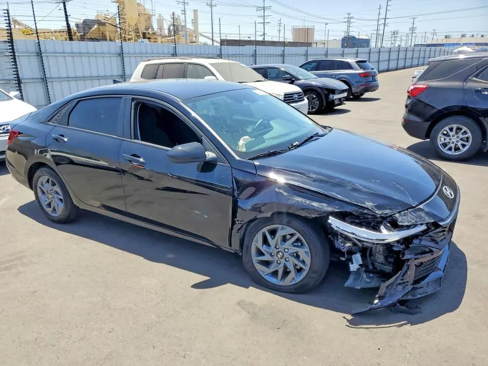 2024 HYUNDAI ELANTRA SEL  