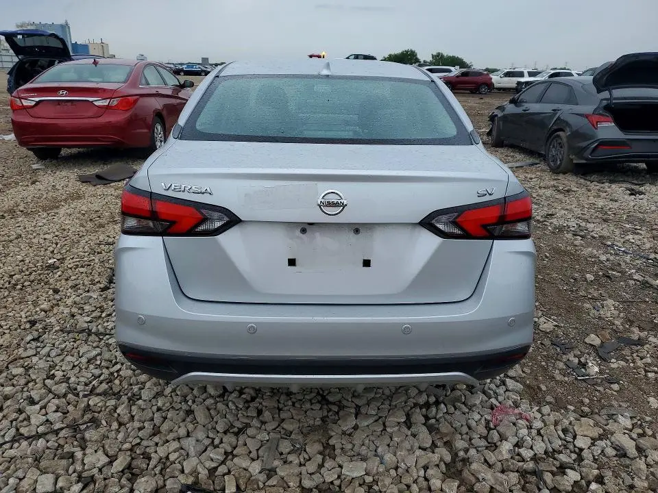 2021 NISSAN VERSA SV  