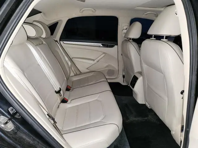 2017 VOLKSWAGEN PASSAT SE  