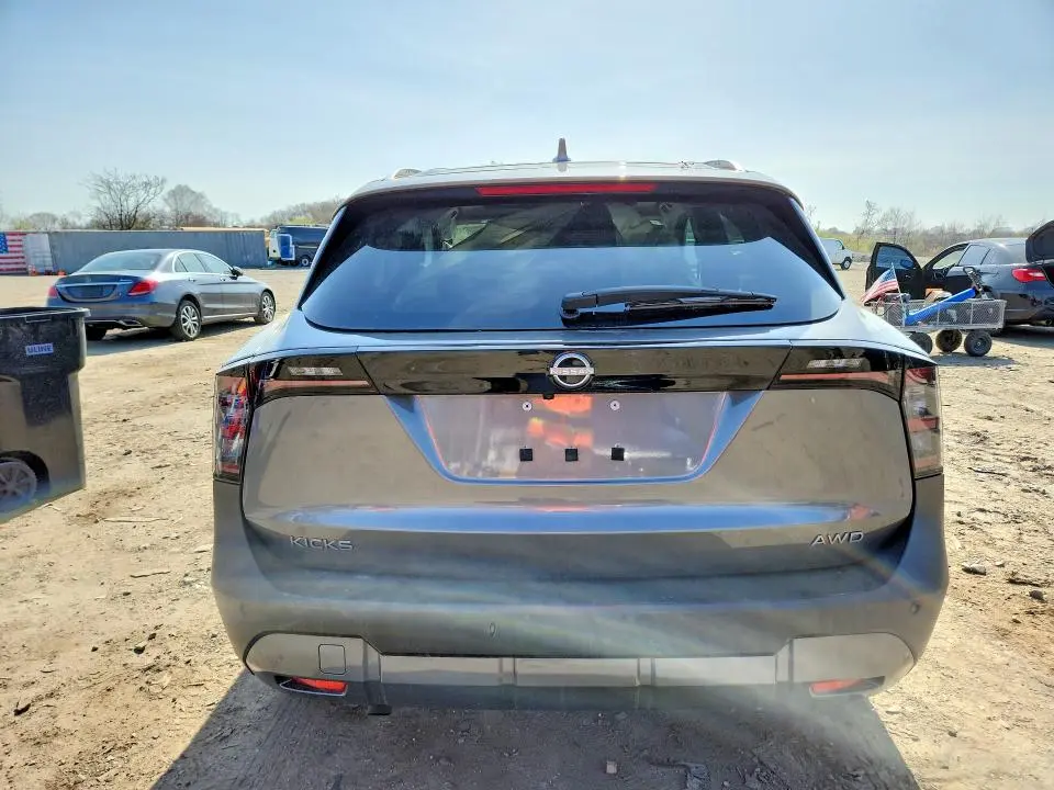 2025 NISSAN KICKS SV  
