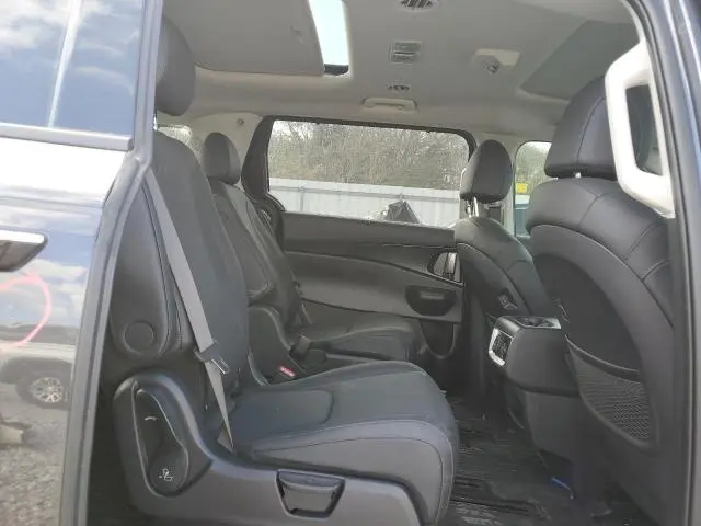 2025 KIA CARNIVAL SX  