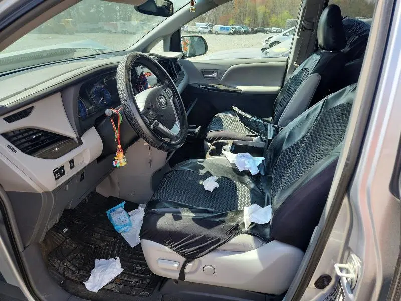 2015 TOYOTA SIENNA XLE 8-PASSENGER  