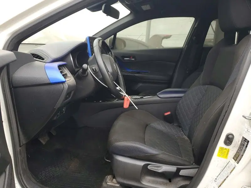 2020 TOYOTA C-HR XLE  
