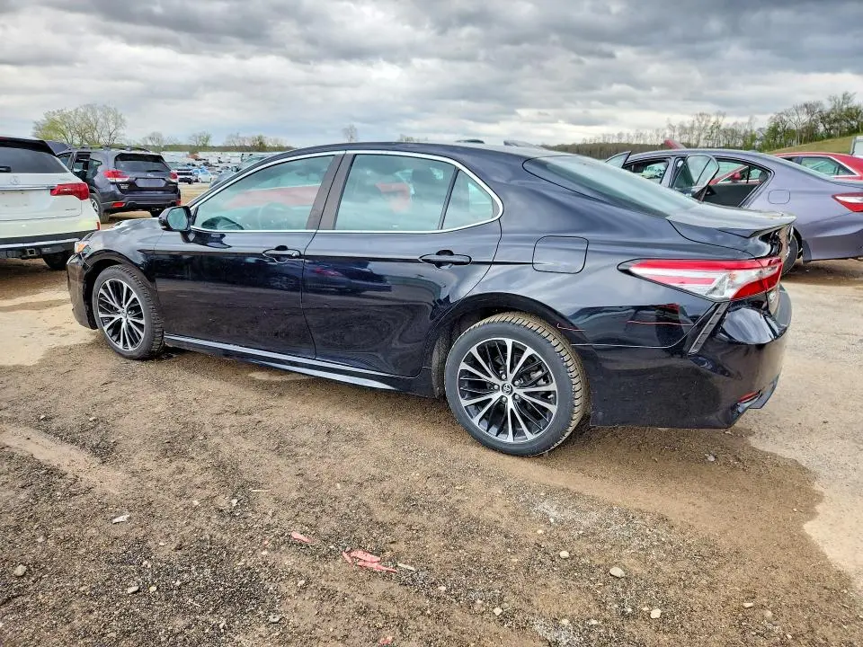 2018 TOYOTA CAMRY SE  