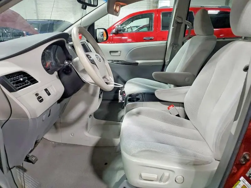 2011 TOYOTA SIENNA LE  