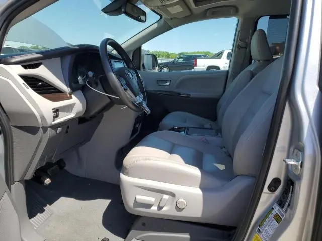 2020 TOYOTA SIENNA XLE 8-PASSENGER  