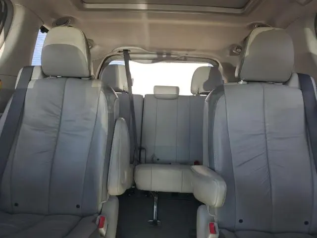 2012 TOYOTA SIENNA XLE  