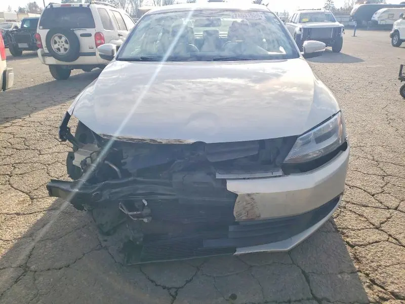 2011 VOLKSWAGEN JETTA SE  