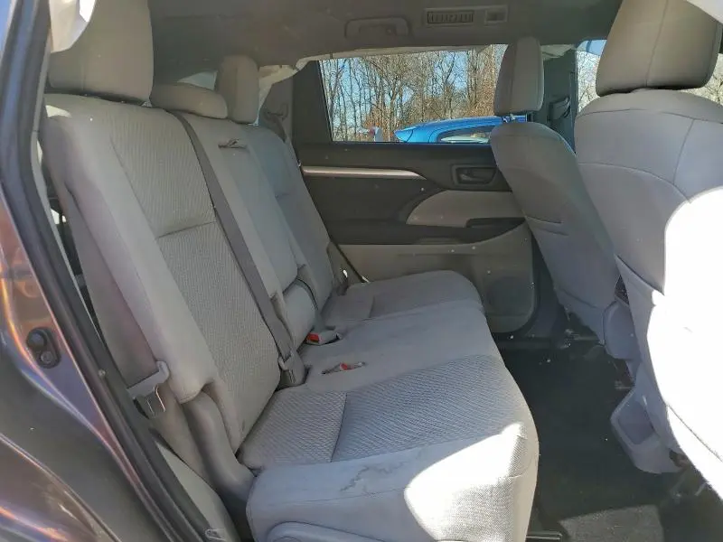 2016 TOYOTA HIGHLANDER LE  