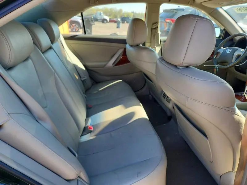 2011 TOYOTA CAMRY XLE V6  
