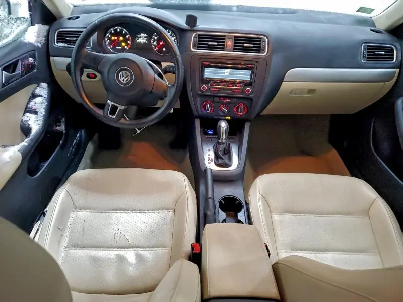 2013 VOLKSWAGEN JETTA SE  