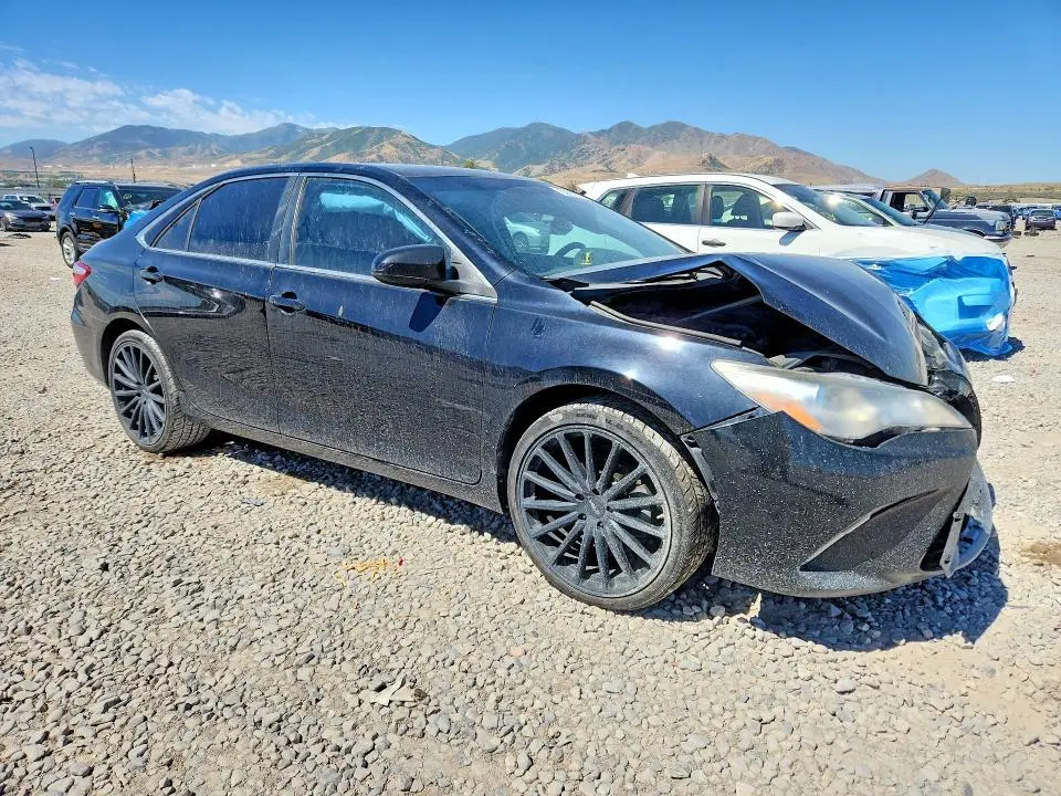 2017 TOYOTA CAMRY SE  
