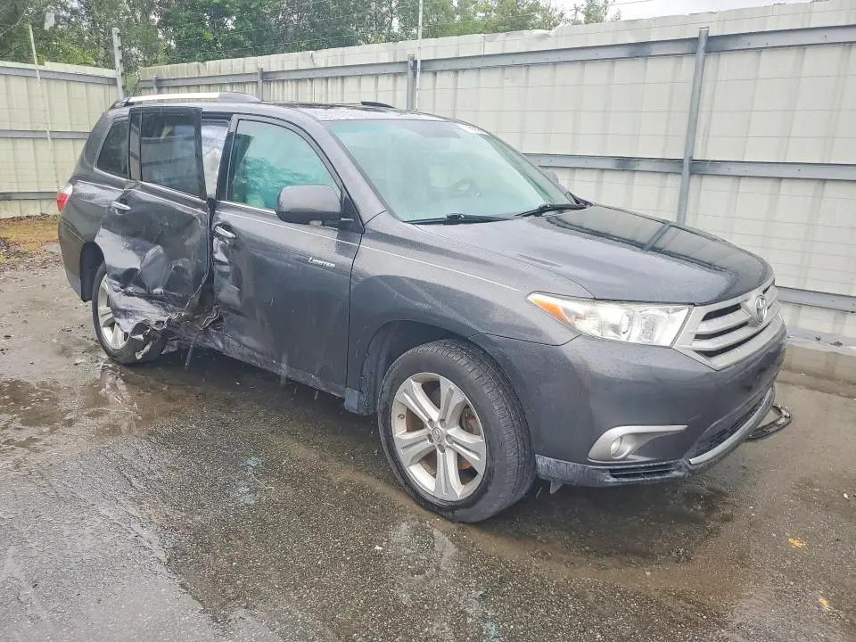 2013 TOYOTA HIGHLANDER LIMITED  