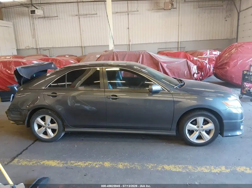 2011 TOYOTA CAMRY SE