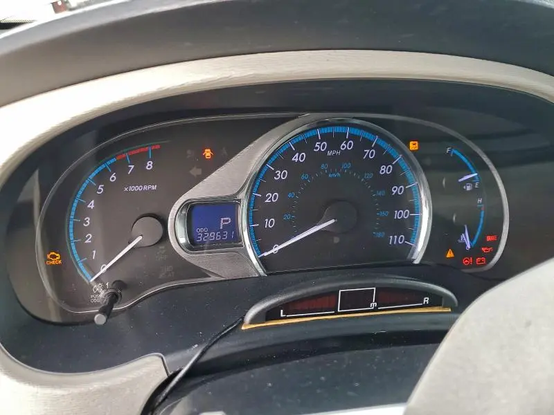 2013 TOYOTA SIENNA XLE  