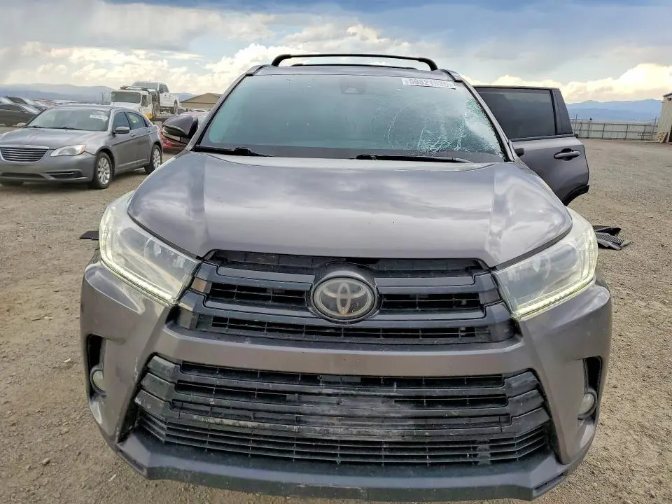 2018 TOYOTA HIGHLANDER SE  