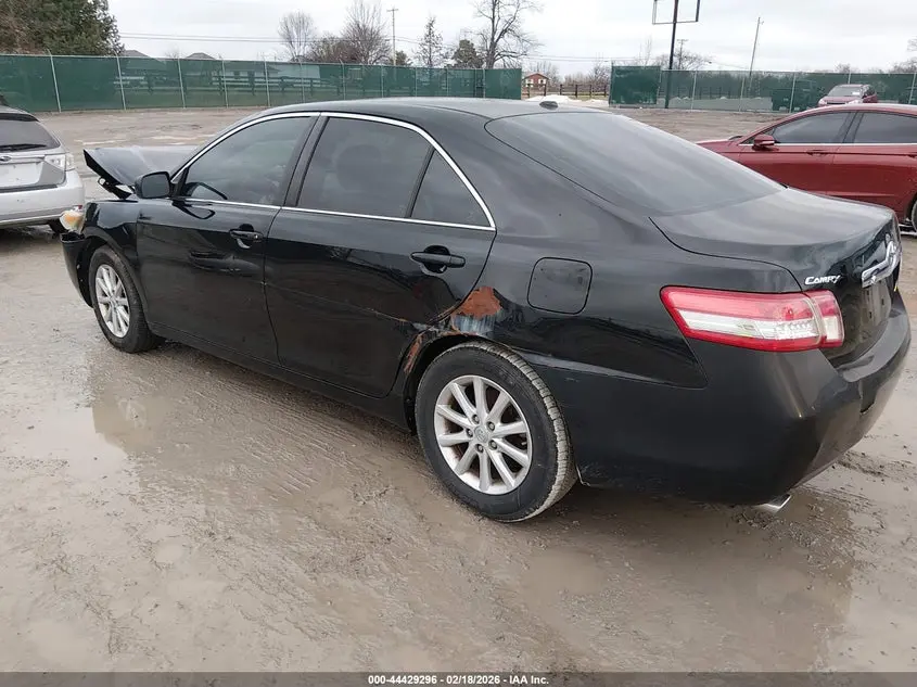 2011 TOYOTA CAMRY XLE V6