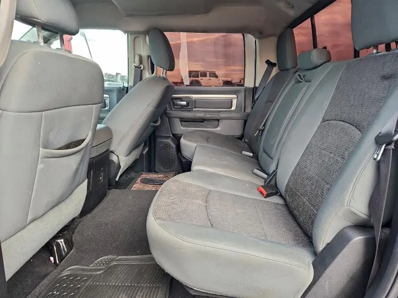 2016 RAM 1500 SLT  
