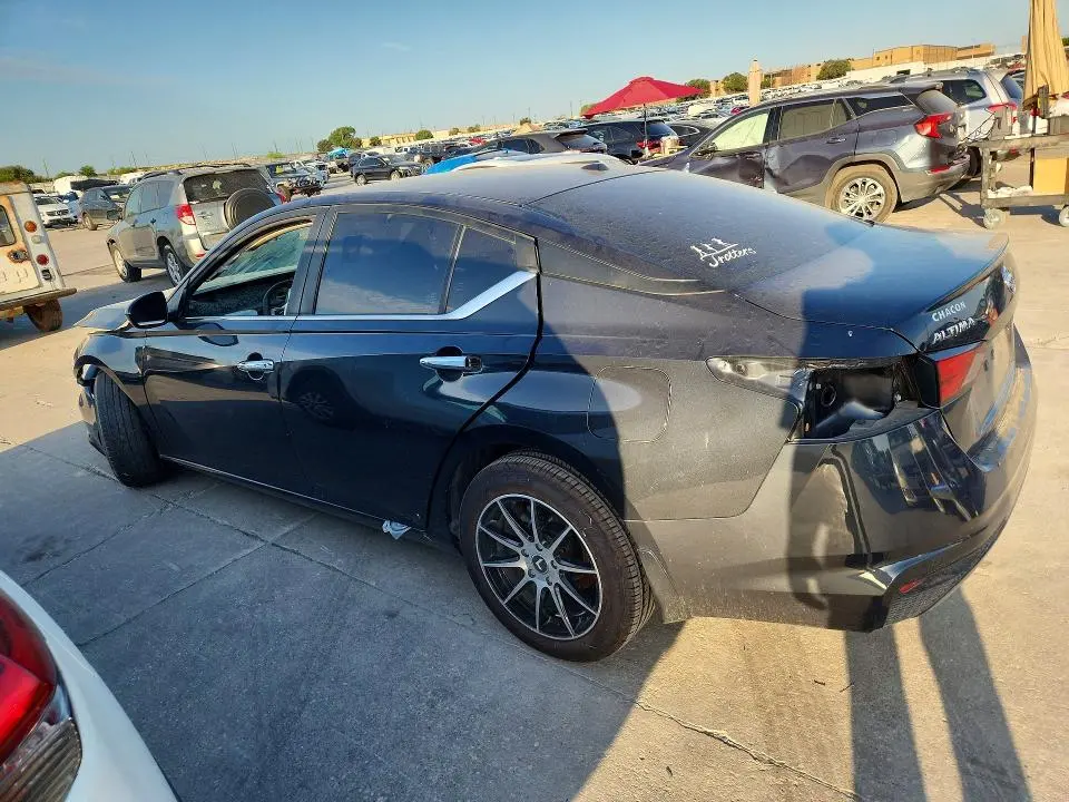 2022 NISSAN ALTIMA SV  
