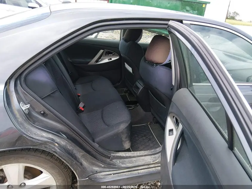 2011 TOYOTA CAMRY SE
