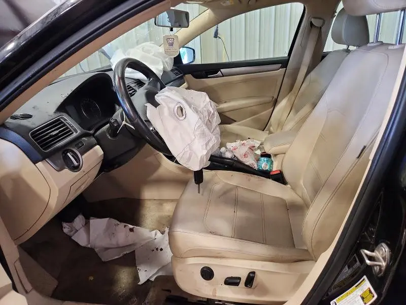 2015 VOLKSWAGEN PASSAT S  