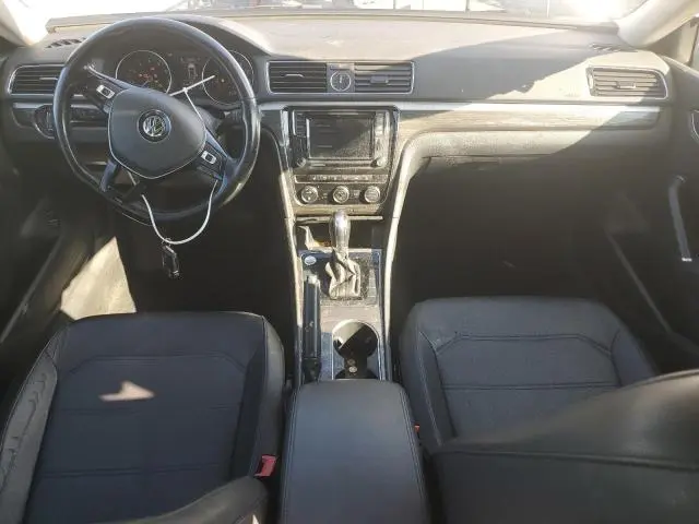 2016 VOLKSWAGEN PASSAT SE  