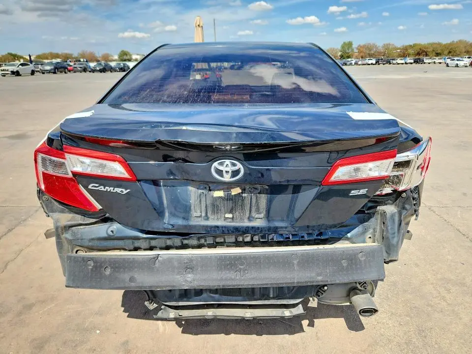 2014 TOYOTA CAMRY SE  