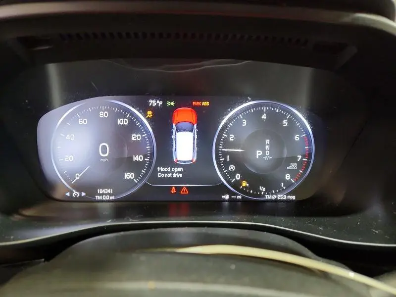 2020 VOLVO XC40 T5 MOMENTUM  
