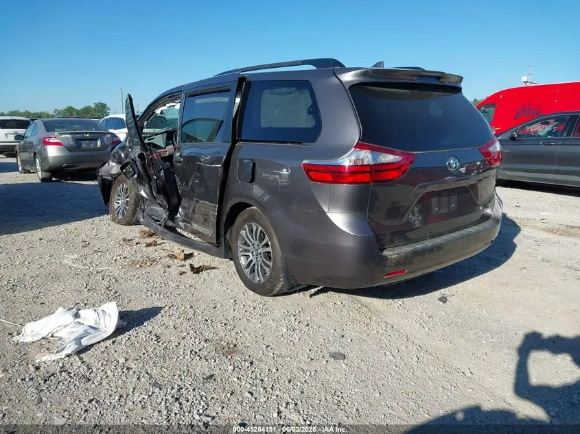 2019 TOYOTA SIENNA XLE 8 PASSENGER