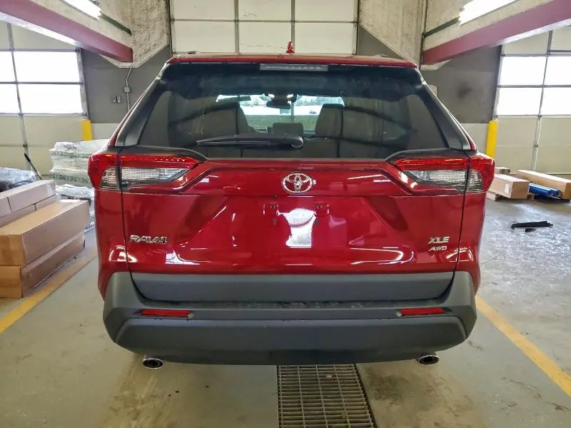 2025 TOYOTA RAV4 XLE  