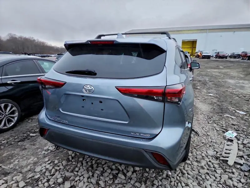 2021 TOYOTA HIGHLANDER XLE  