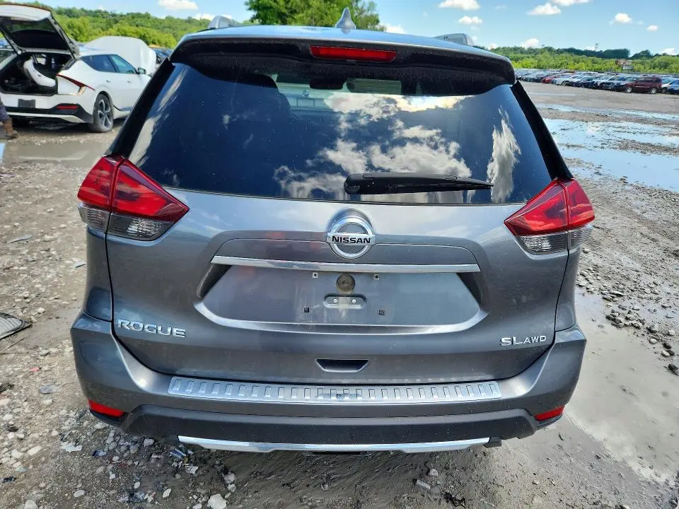 2018 NISSAN ROGUE SL  