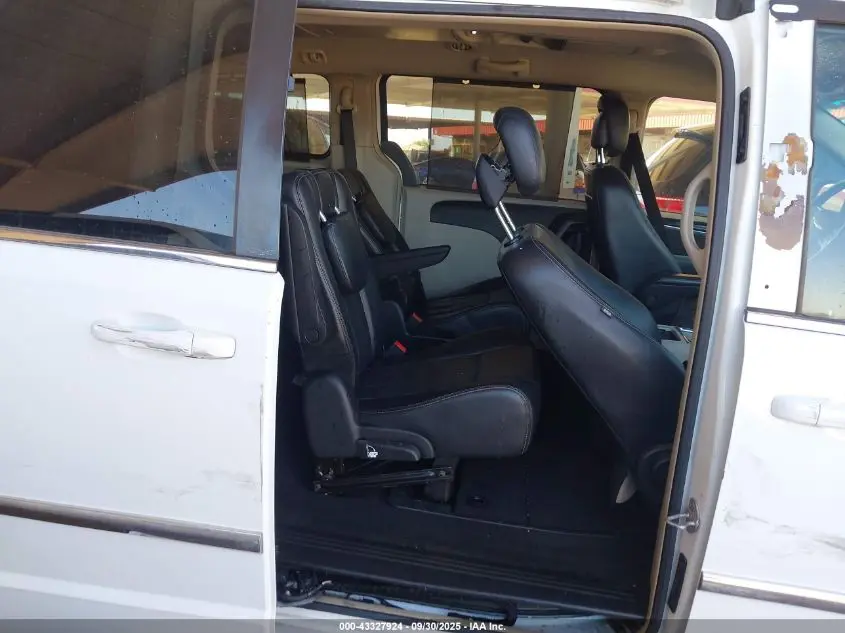 2013 CHRYSLER TOWN & COUNTRY TOURING