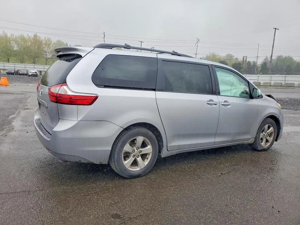 2015 TOYOTA SIENNA LE  