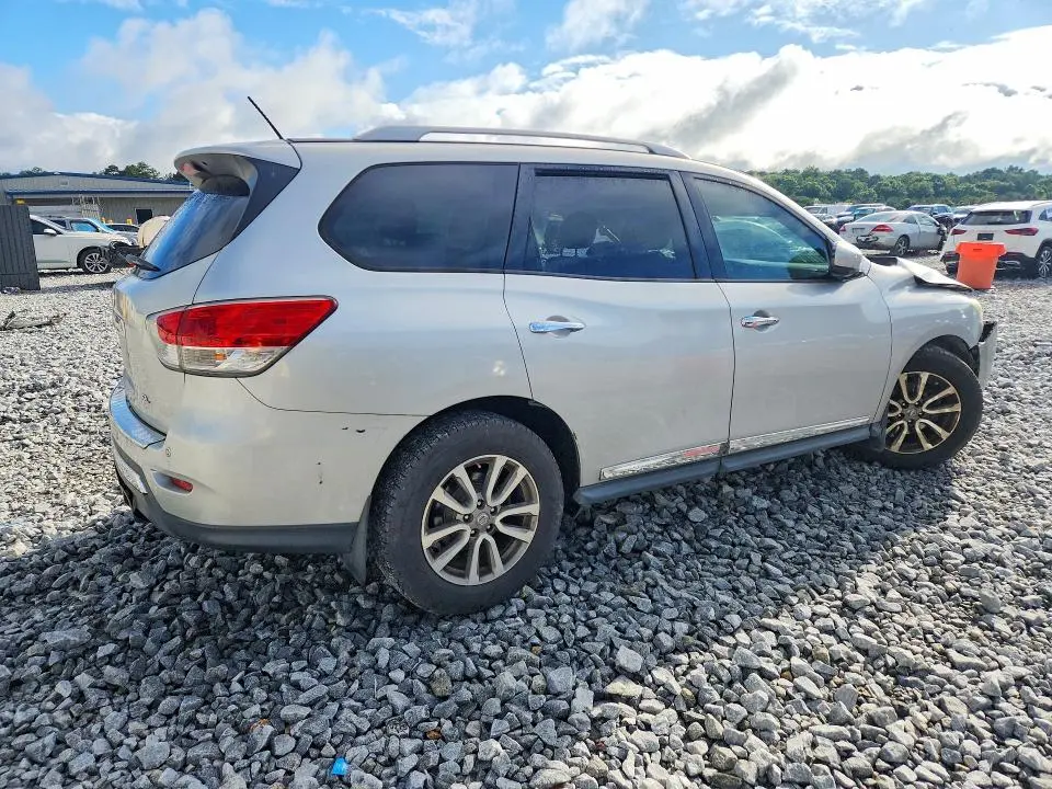2016 NISSAN PATHFINDER SL  